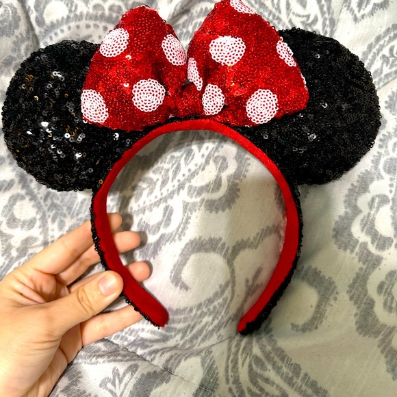 Minnie Ears - Picture 1 of 2